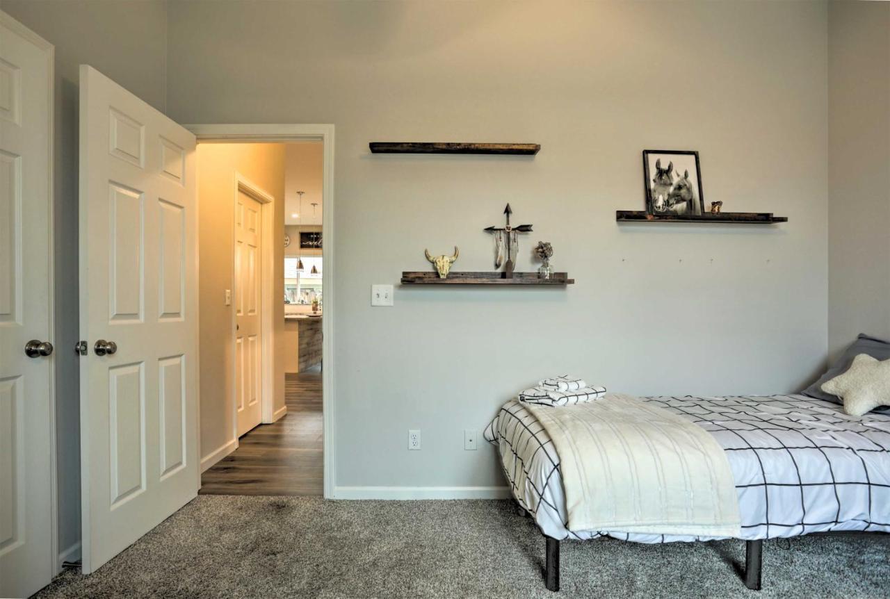 Stunning Clovis Home About 1 Mile To Old Town! Exterior photo